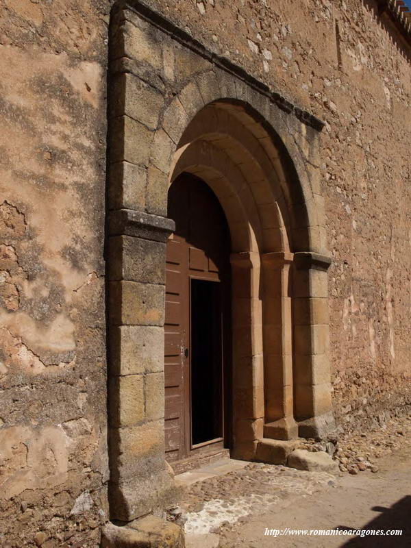 PUERTA DE ACCESO EN EL MURO SUR